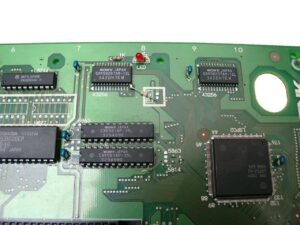 neogeo_50_60Hz_mod Here you can see a NTSC Console in 60Hz Mode